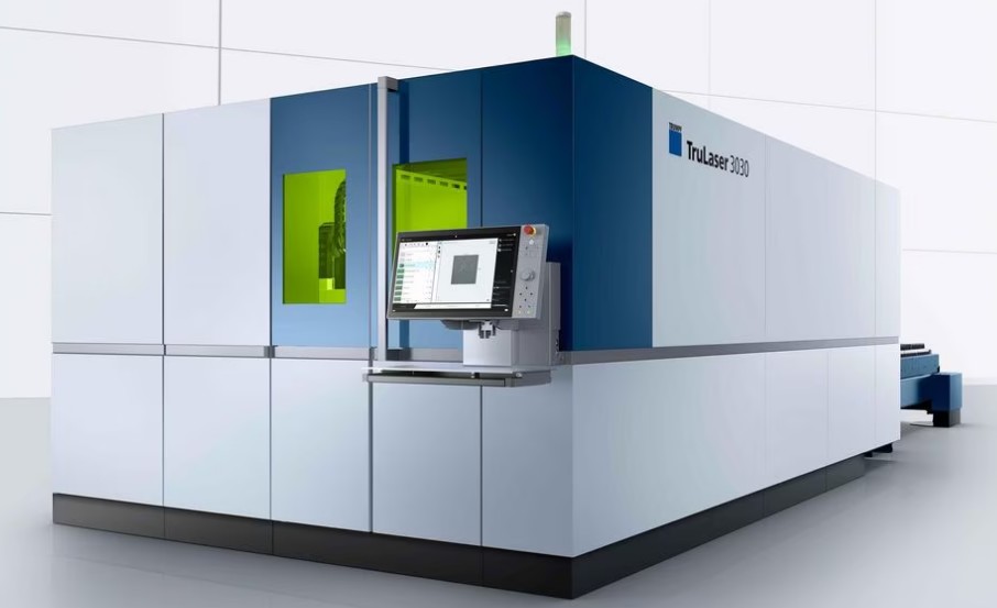 Macchina veloce per tutte le attività di taglio: TruLaser 3030 fiber. Queste macchine si distinguono per la loro elevata flessibilità e redditività: permettono di ottenere il massimo profitto nel taglio di tutti gli spessori di lamiera. Il laser allo stato solido TruDisk consente di lavorare metalli non ferrosi e offre inoltre un vantaggio in termini di produttività con le lamiere sottili e le lamiere spesse. Il BrightLine fiber offre la massima qualità dei bordi e facilita la rimozione dei pezzi, mentre numerose funzioni aggiuntive garantiscono affidabilità e prestazioni ad altissimo livello.